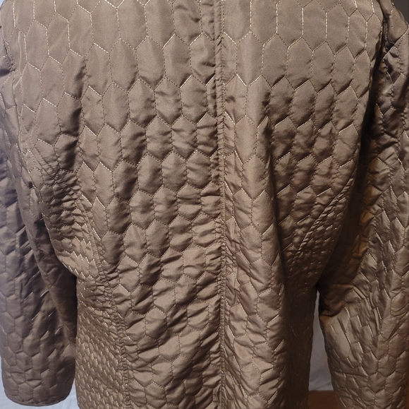 Women's Requirements light coat large zip up quilted brown coat. - Picture 2 of 9